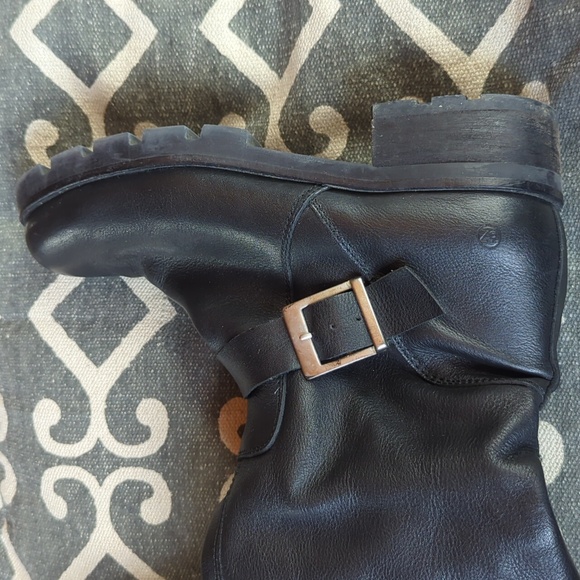 Black leather knee-high boot - Picture 10 of 15
